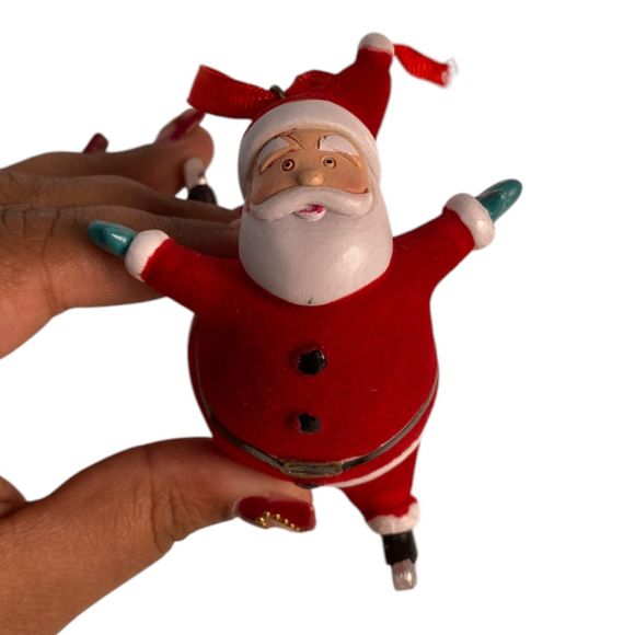 Santa Skating Velvet‎ Christmas Ornament – Handcrafted Holiday Decoration (E14Q) - Picture 1 of 6